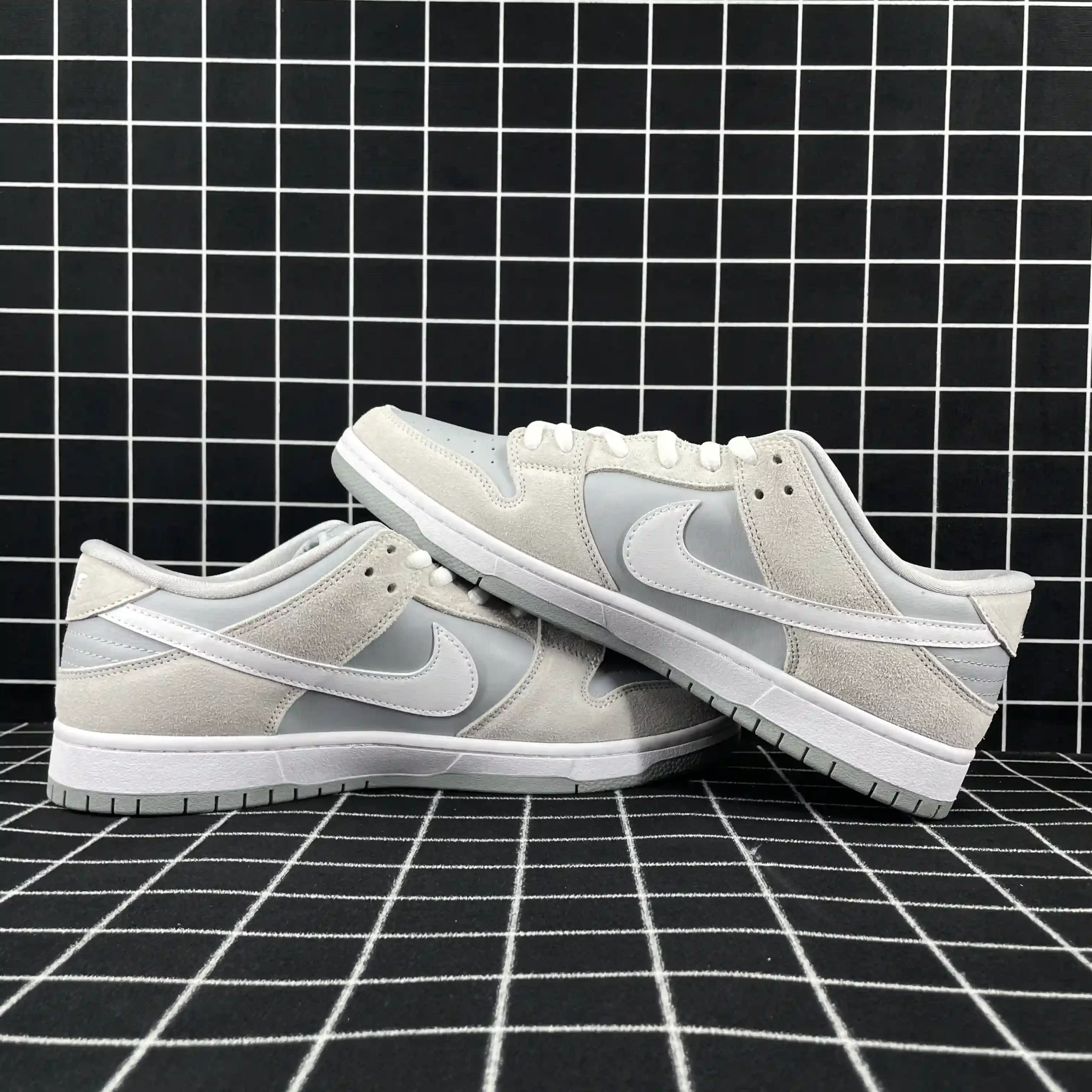 Nike SB Dunk Low Summit White Wolf Grey Replica