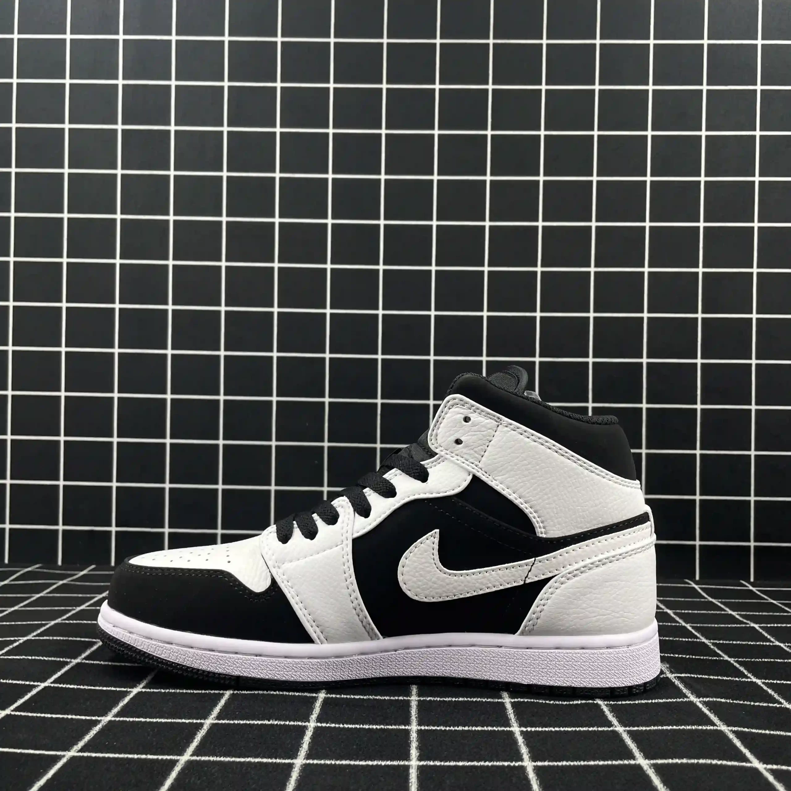 Air Jordan 1 Retro Mid Tuxedo Replica