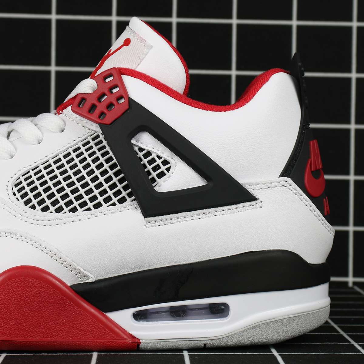 Jordan 4 Retro Fire Red (2020) Replica