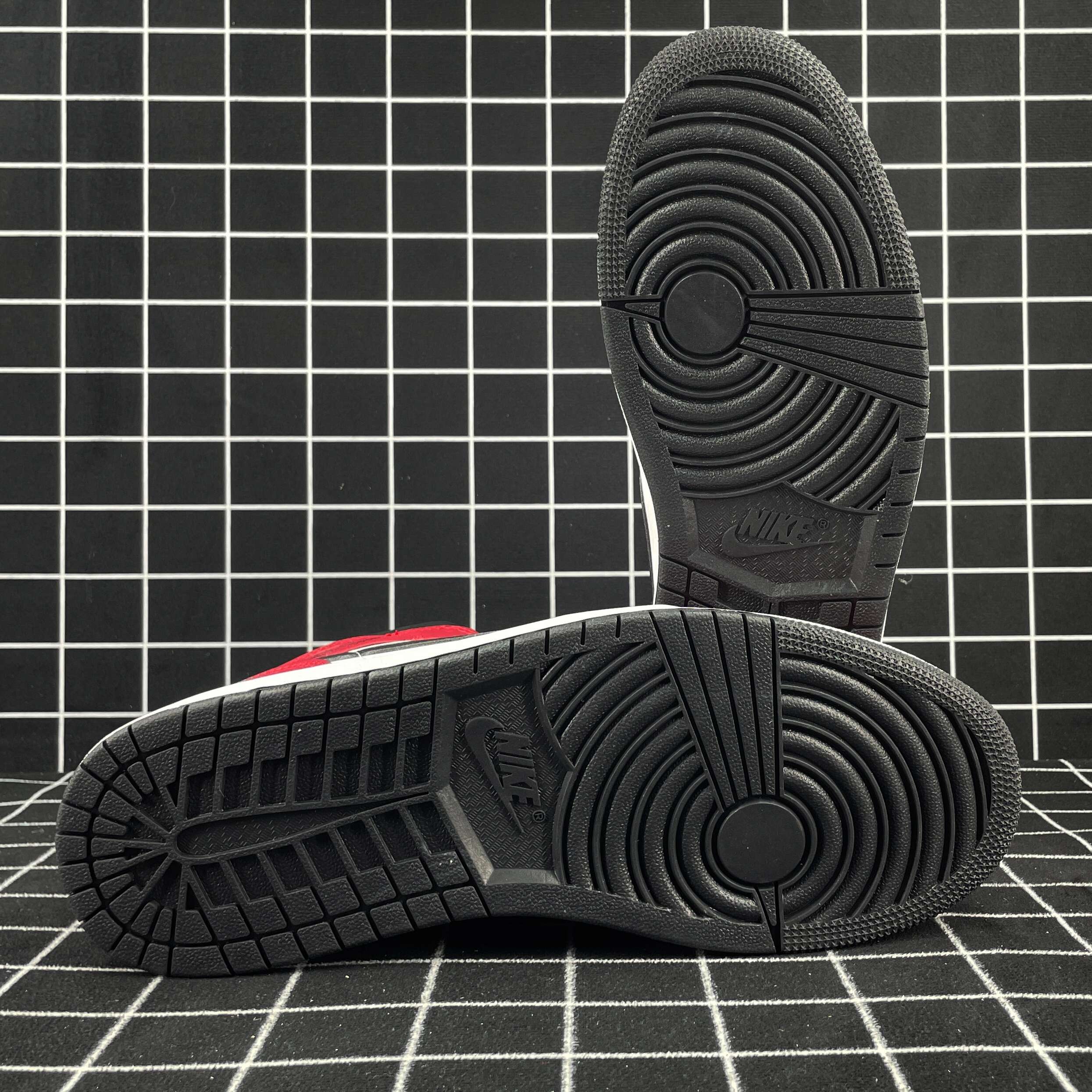 Air Jordan 1 Mid Chicago Black Toe