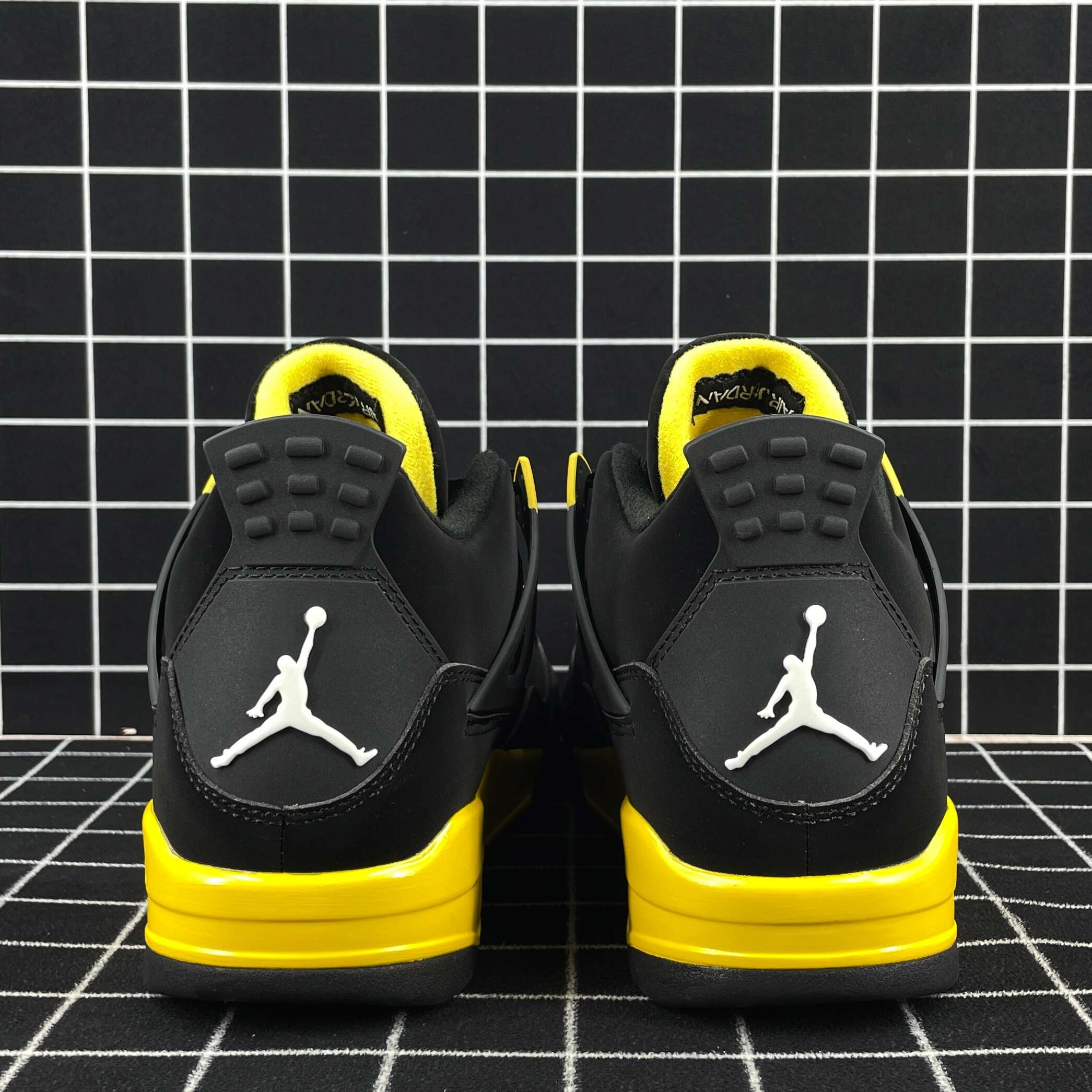Air Jordan 4 Retro Thunder Replica
