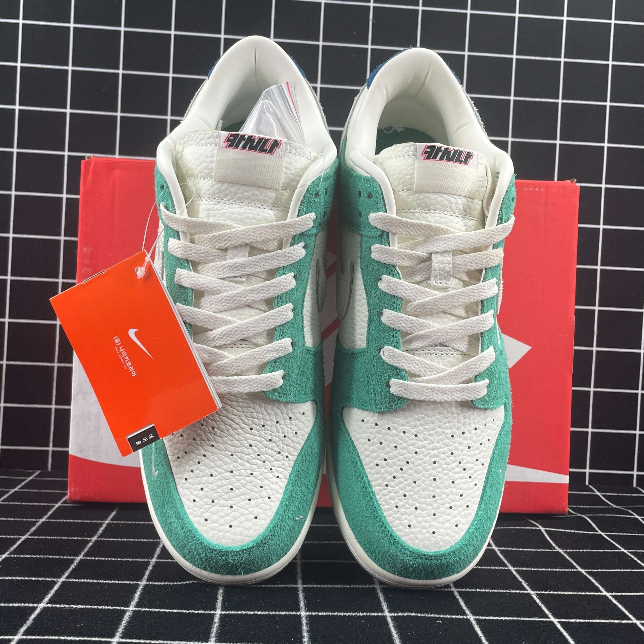 Kasina x Dunk Low Road Sign Replica