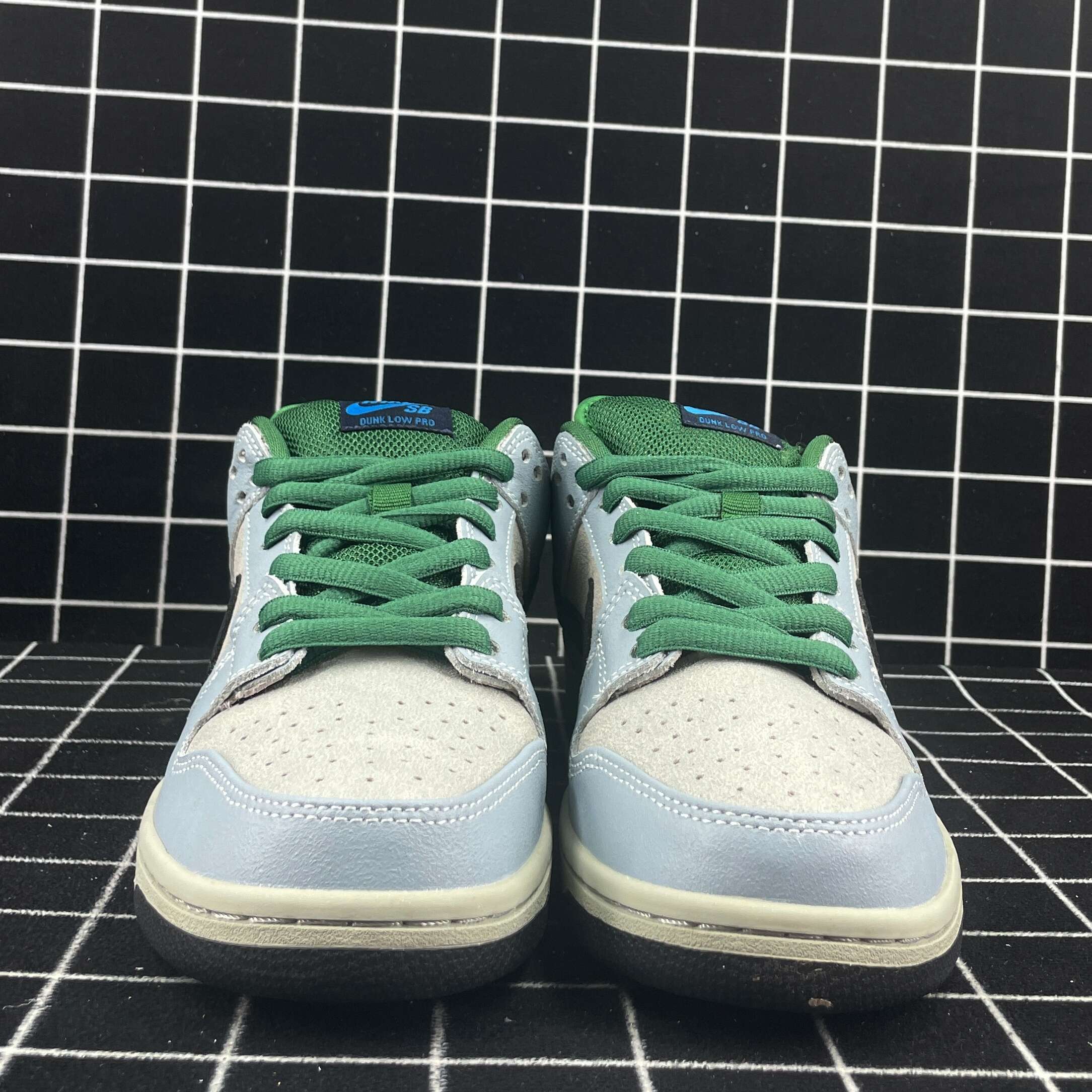 Nike Dunk SB Low Maple Leaf Central Park Replica