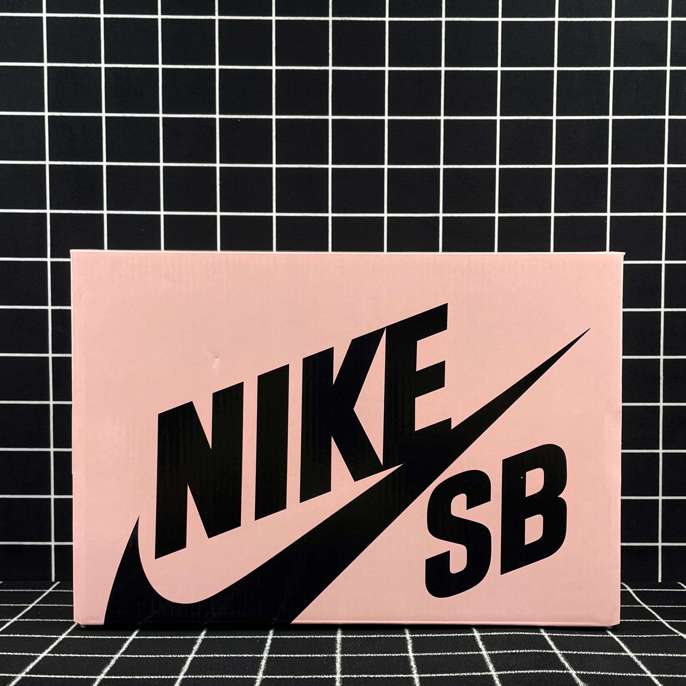 nike sb dunk low Di*m*nd s*pply co white Di*m*nd replica