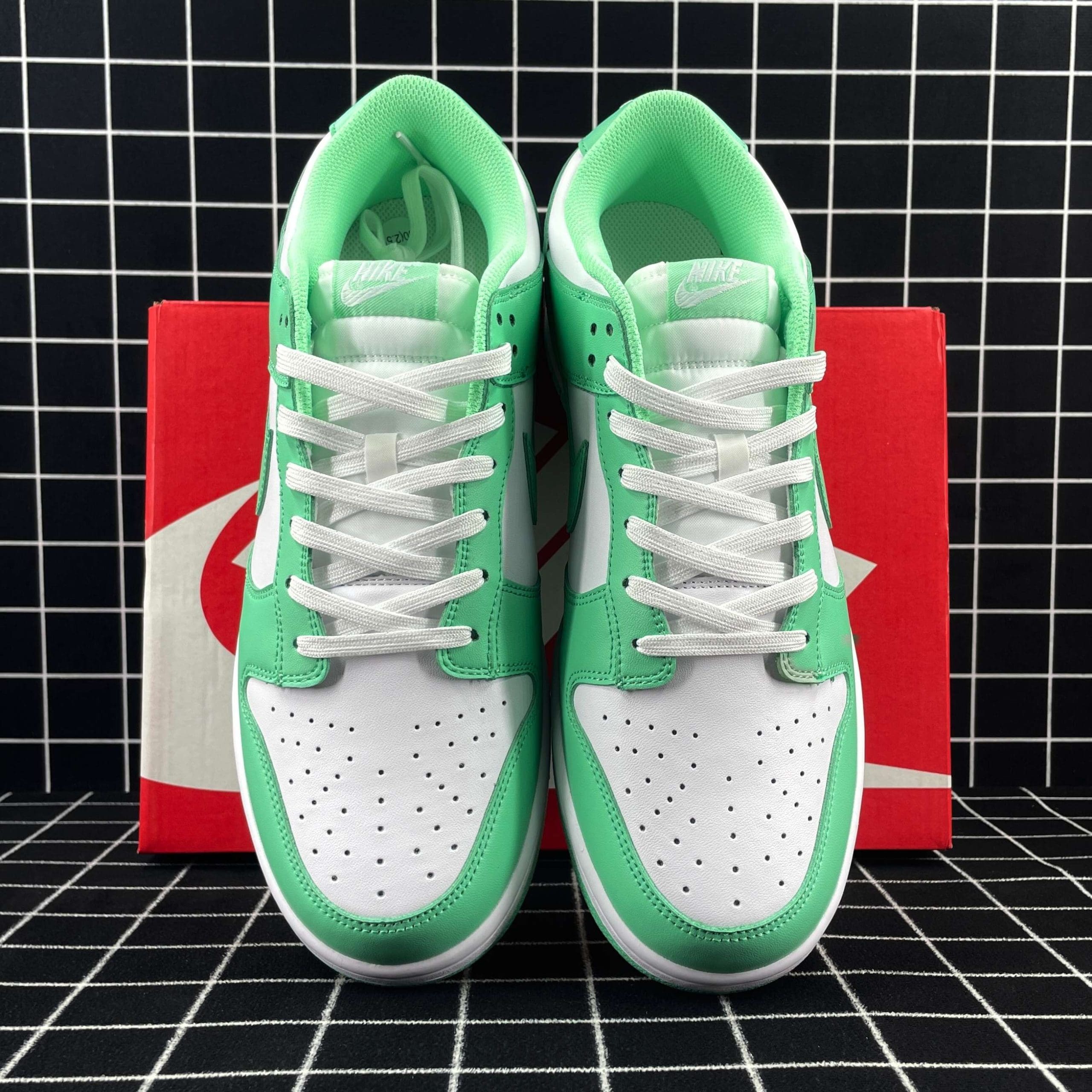 Nike SB Dunk Low Green Glow Replica