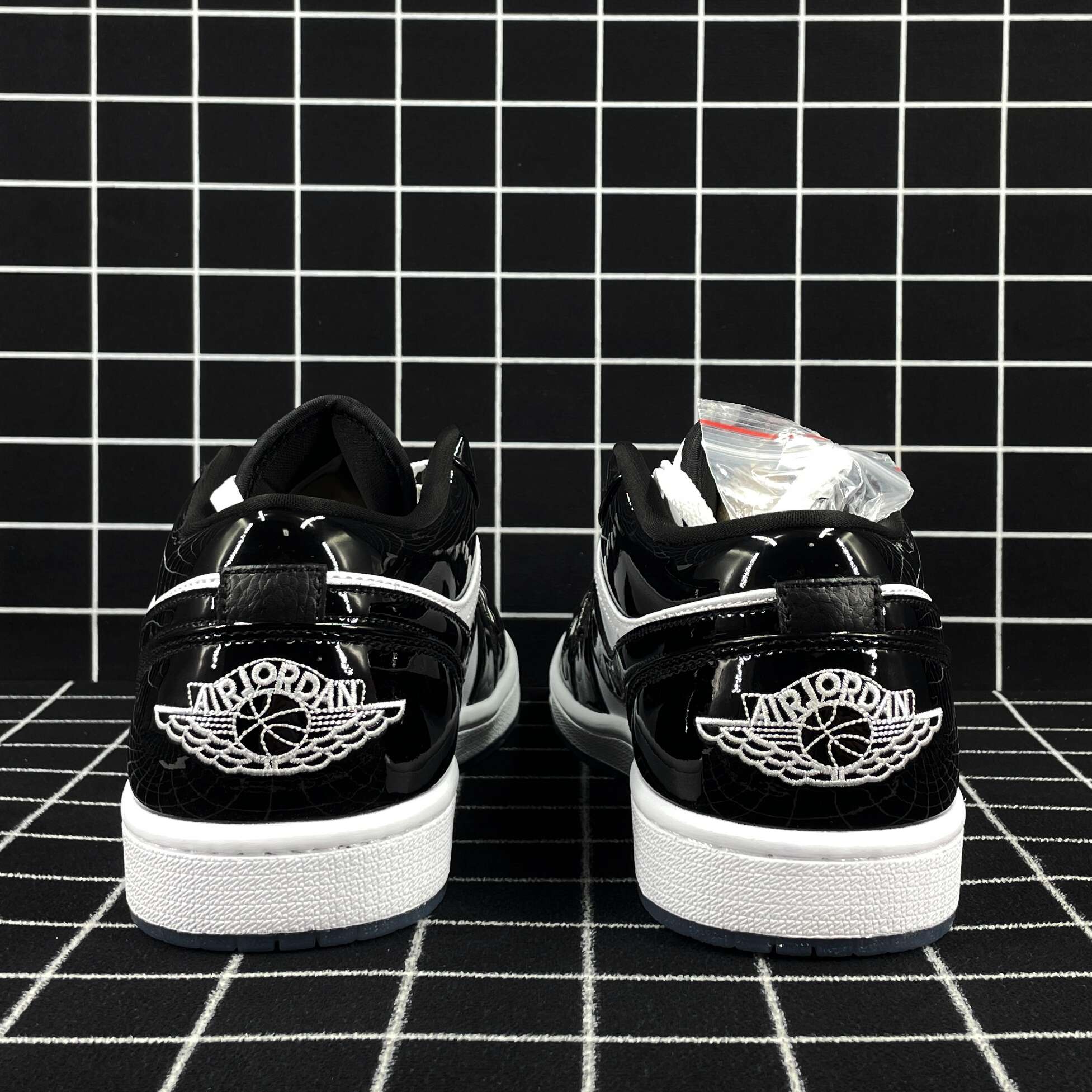 Jordan 1 Low SE Concord