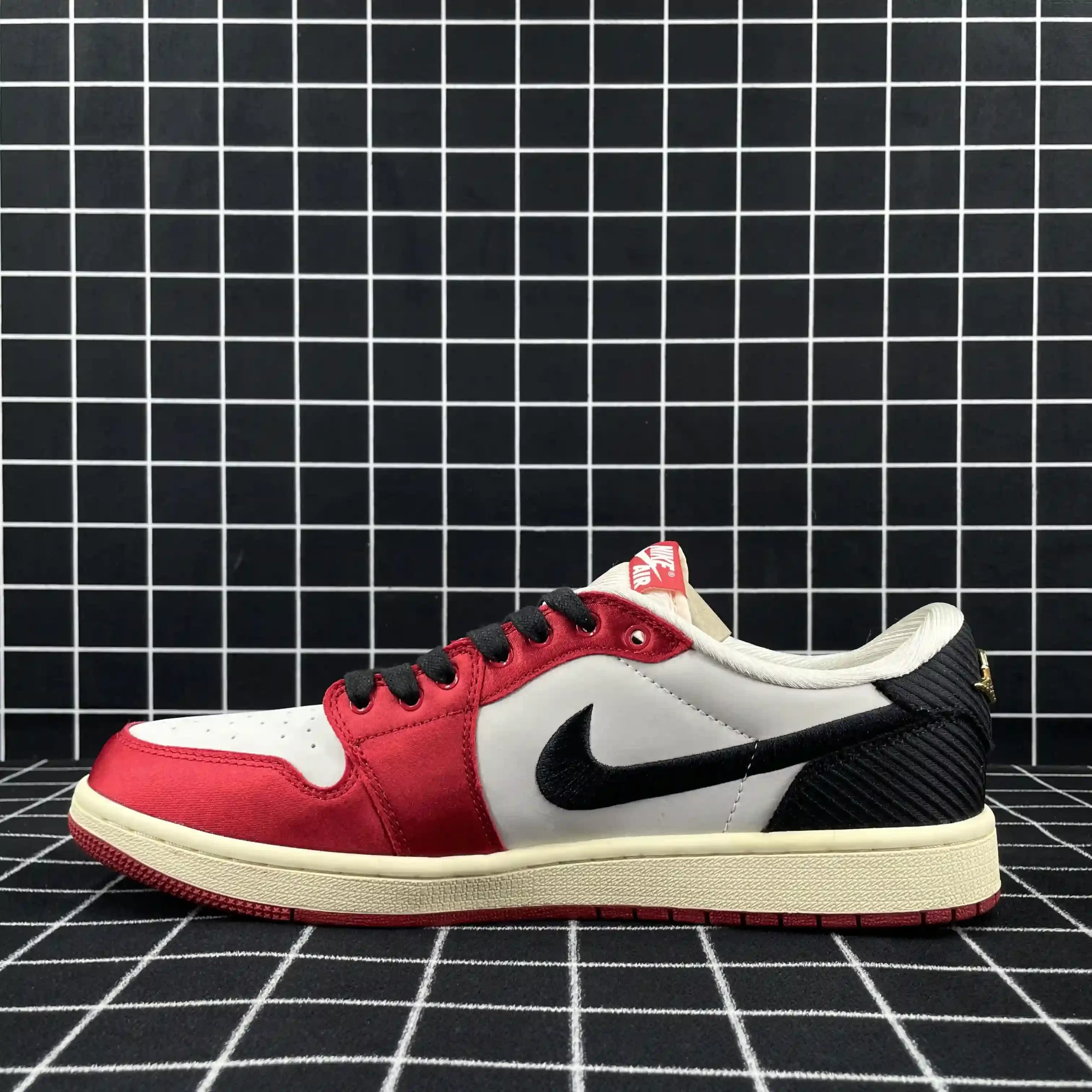 Jordan 1 Retro Low OG Trophy Room Away Replica