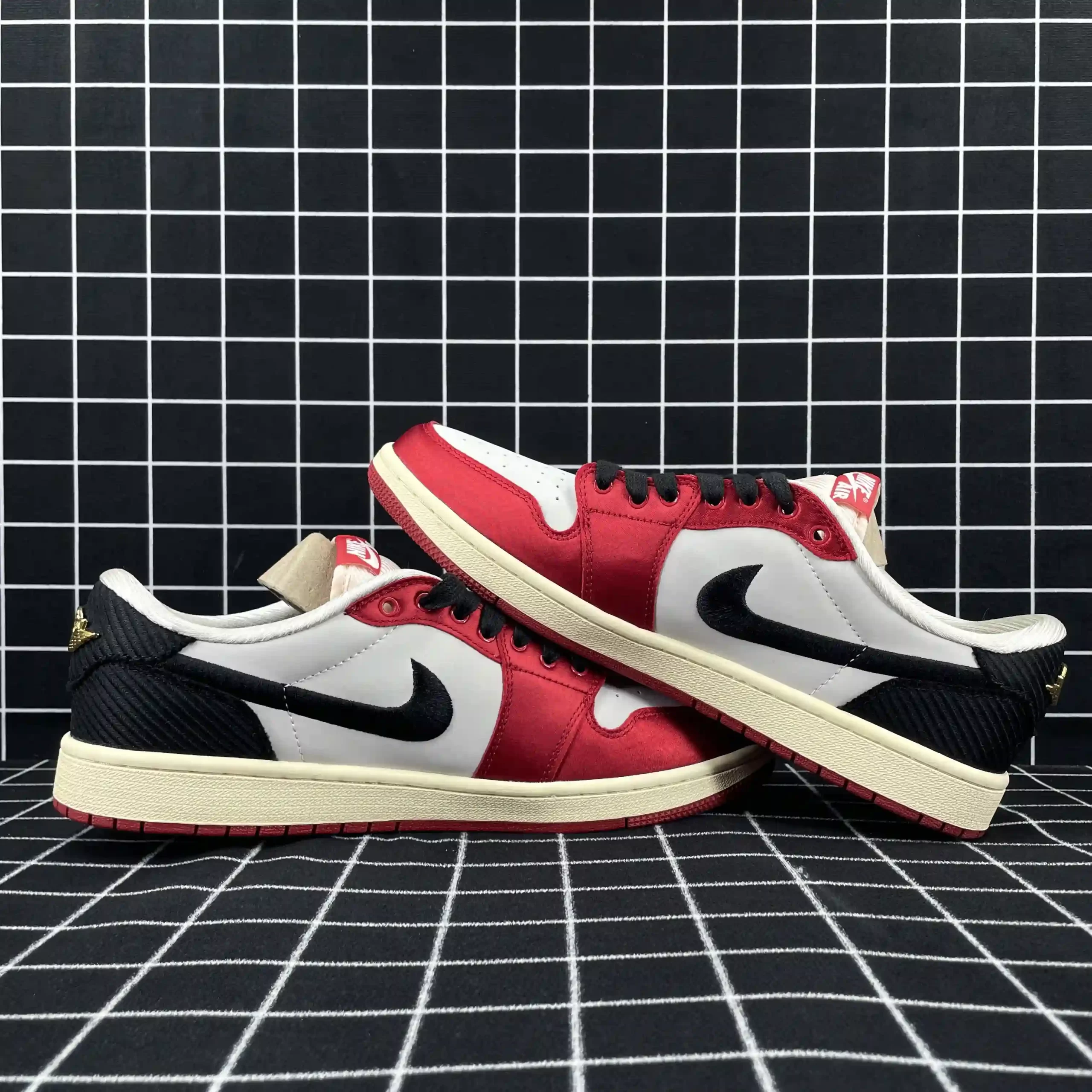 Jordan 1 Retro Low OG Trophy Room Away Replica