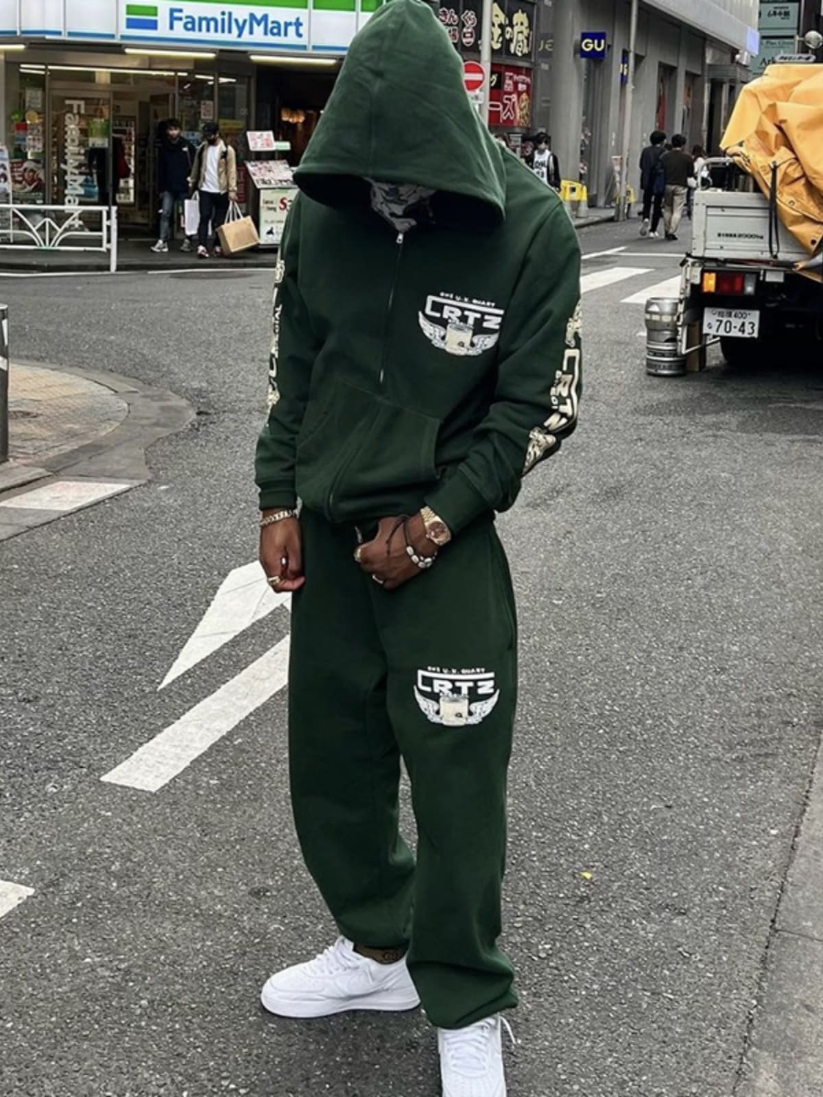 Corteiz Wings Logo Zipper Hooded Sweater and Track Pants Suit