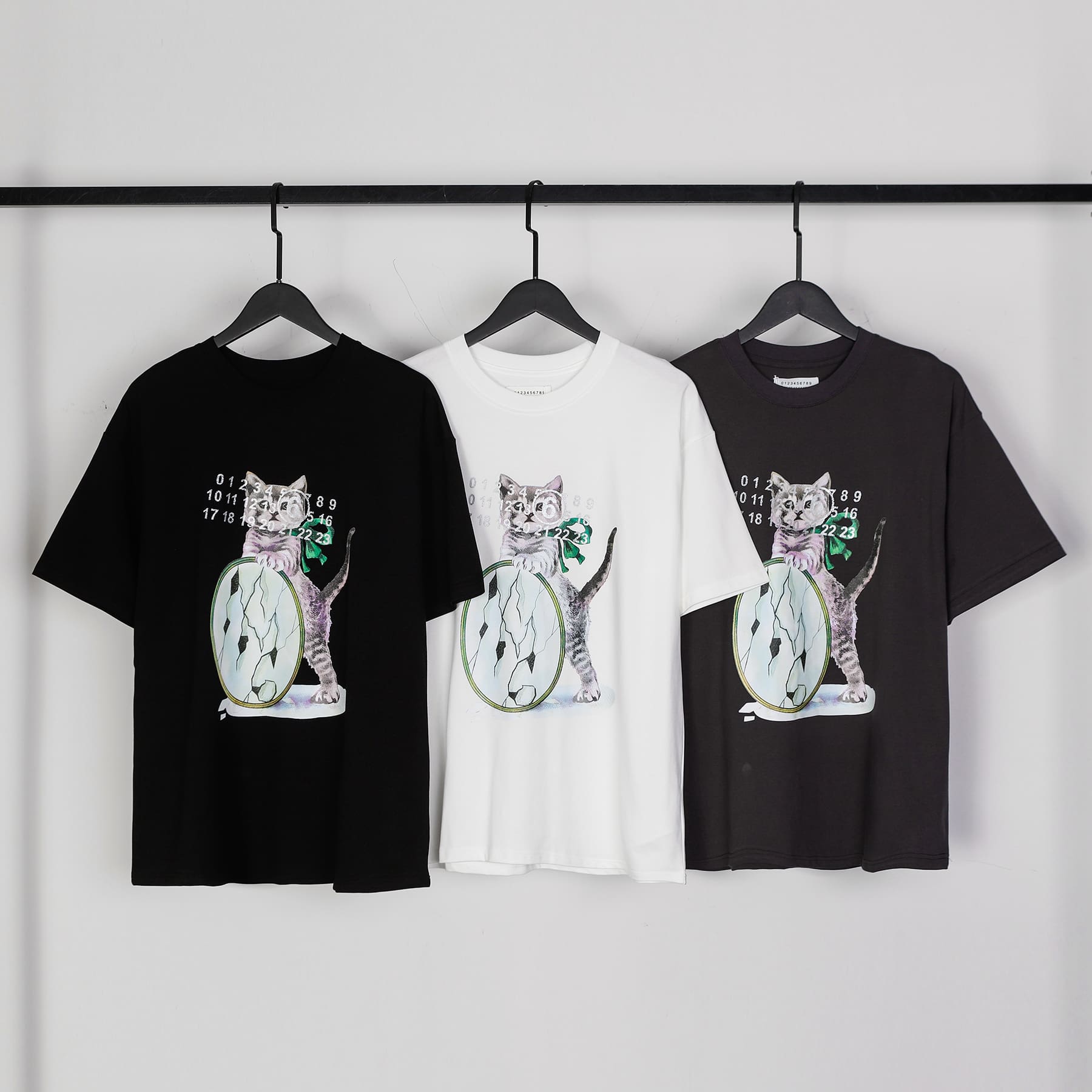 ma*s*n Ma*i*la paris broken mirror cat tee