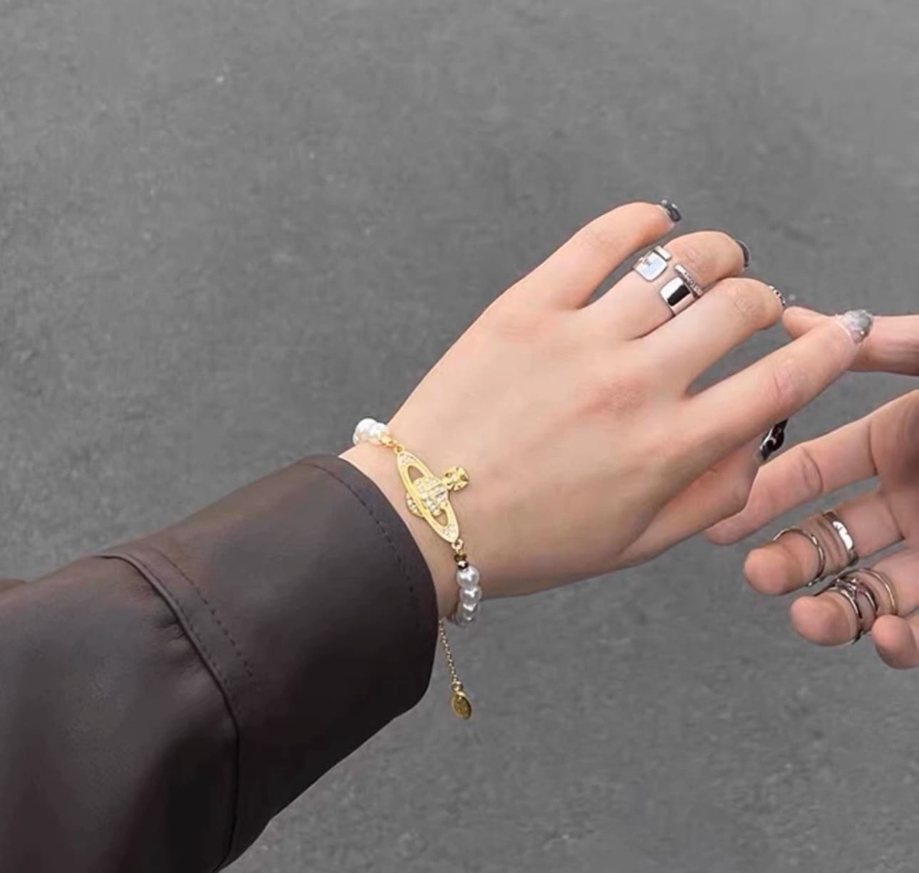 u1u1enne westwood saturn pearl necklace silver