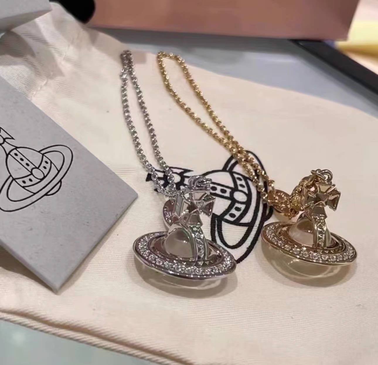 u1u1enne westwood saturn pearl necklace empress dowager pin pearl necklace