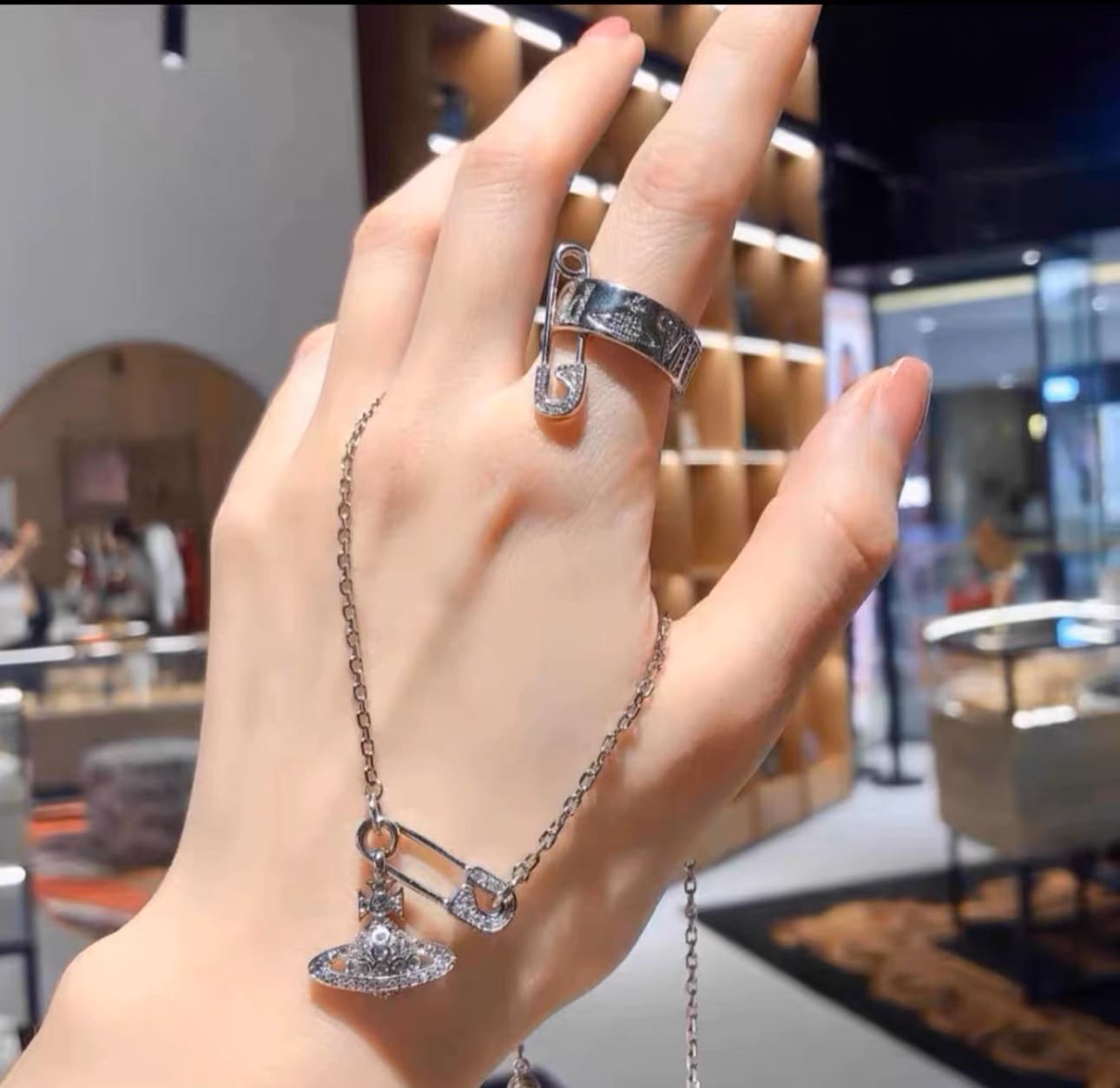 u1u1enne westwood saturn pearl necklace silver