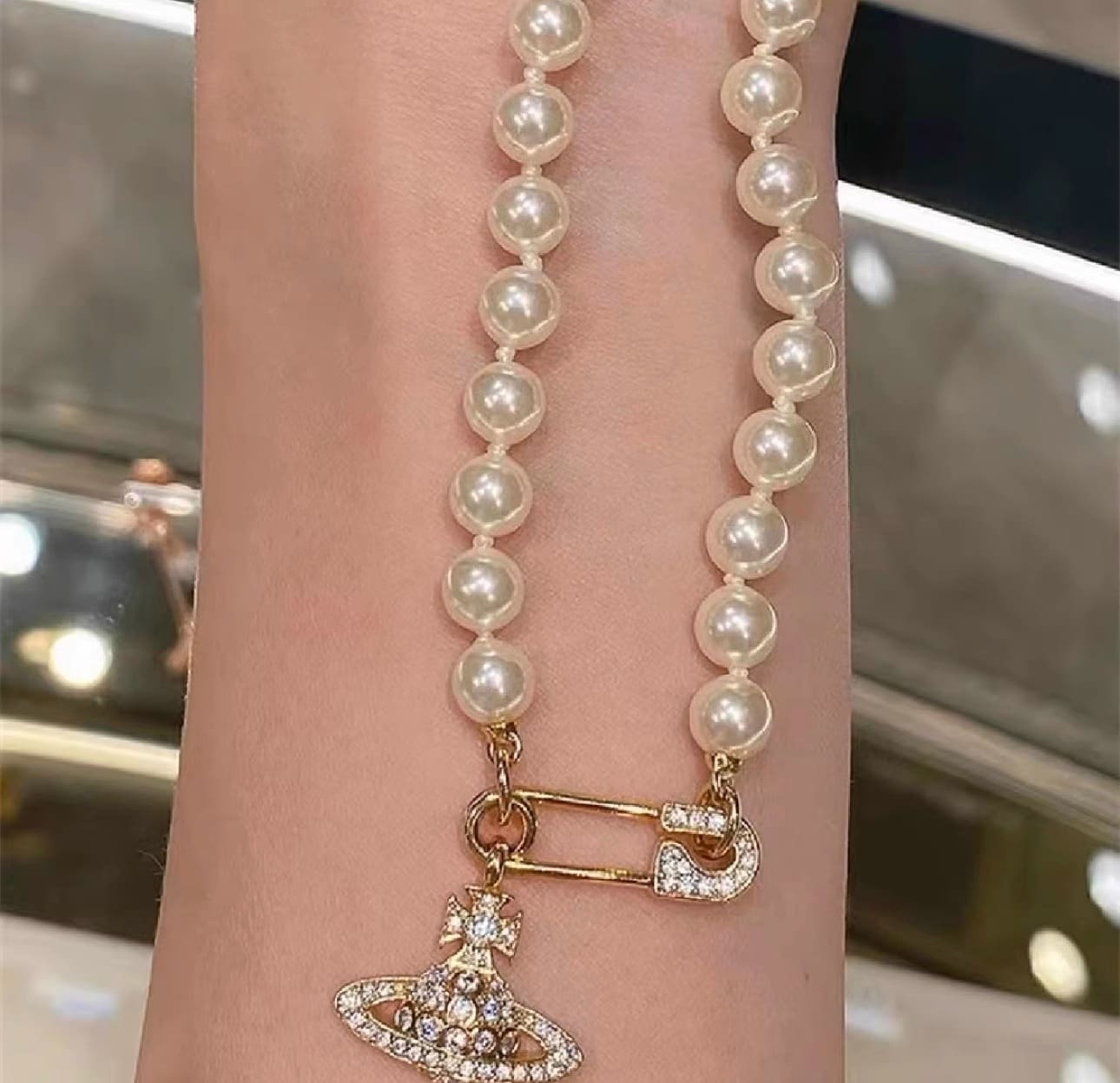 u1u1enne westwood saturn pearl necklace empress dowager pin pearl necklace